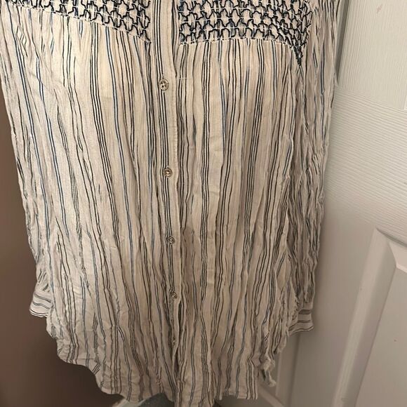 Striped Button-Up Women's Top - Picture 3 of 7